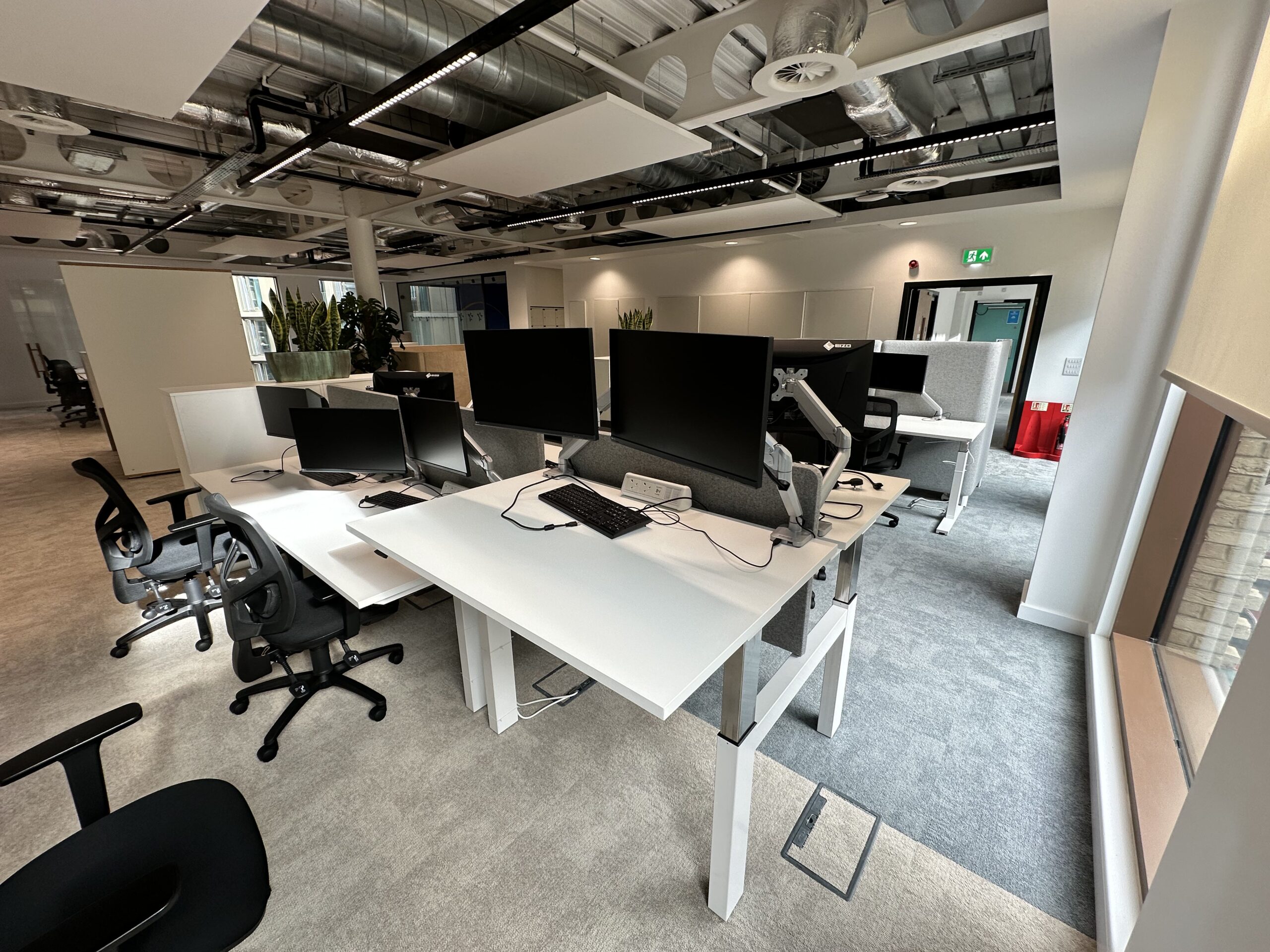 Corvo-networking-data-services-cabinet-structures-desk-setup (6)
